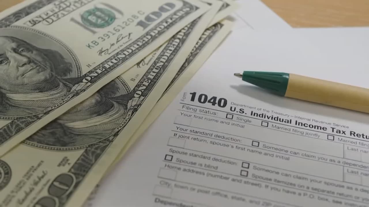 Preparador de impuestos del sur de Florida explica por qué los padres recibirán menos dinero este año