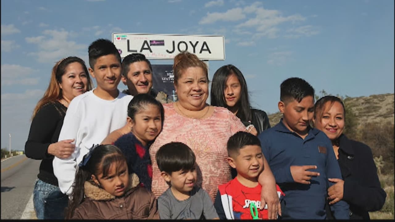 La comunidad de La Joya estaba preparada para celebrar a la quinceañera como nunca antes, desde los familiares de Rubí hasta los conocidos del pueblo se alegraban de que hubiera llegado el día.