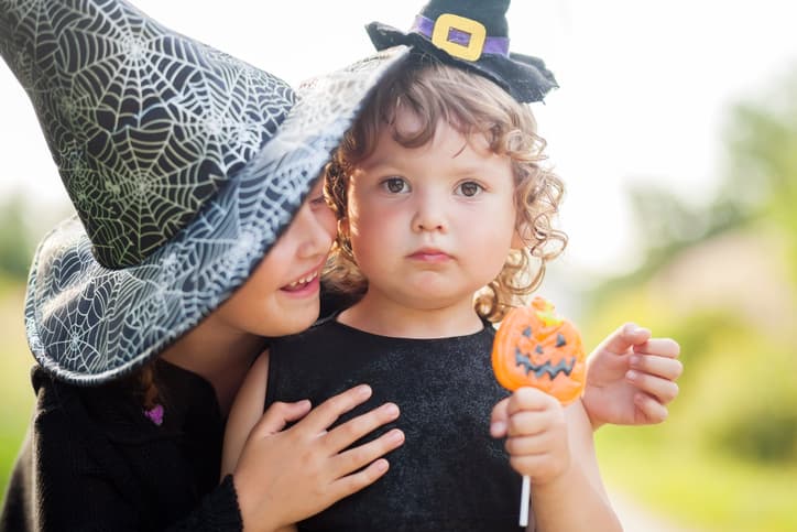 <b>Todos por igual</b>. Si tienes varios hijos, asegúrate de que la norma en torno al consumo de caramelos sea la misma.
<br>