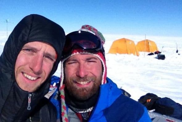 Los científicos Ludovic Brucker y Clément Miège's desde el Sureste de Groenlandia envían su foto. Fotos tomadas de Twitter