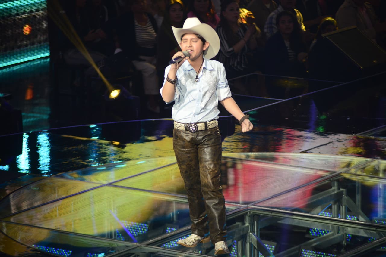 Esta ocasión los capitanes tuvieron que cantar con los papás y en la segunda etapa los hijos lo hicieron de manera individual para poder elevar la puntuación. Hubo doble eliminación y los Valdés dijeron adiós. Paty Cantú pasó por lo mismo que María León y sus dos familias se enfrentaron, quedando fuera los Tijerina.