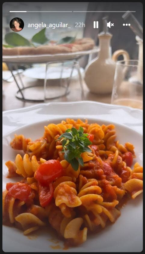 Ahí hay una amplia carta con platillos como pastas, pizzas y otras delicias, como la propia cantante compartió con esta foto. 
<br>