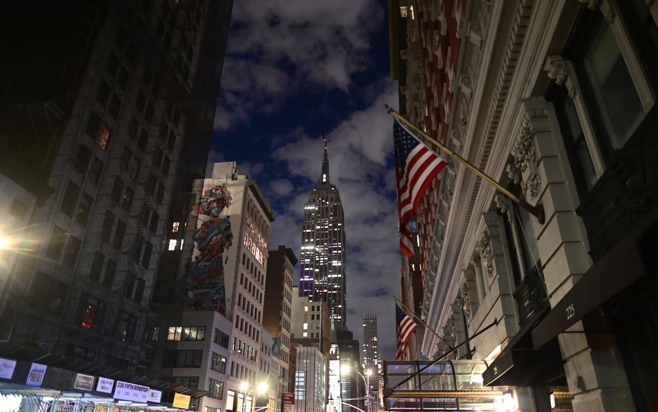 El Empire State Building queda a oscuras para pedir justicia por la muerte de George Floyd 