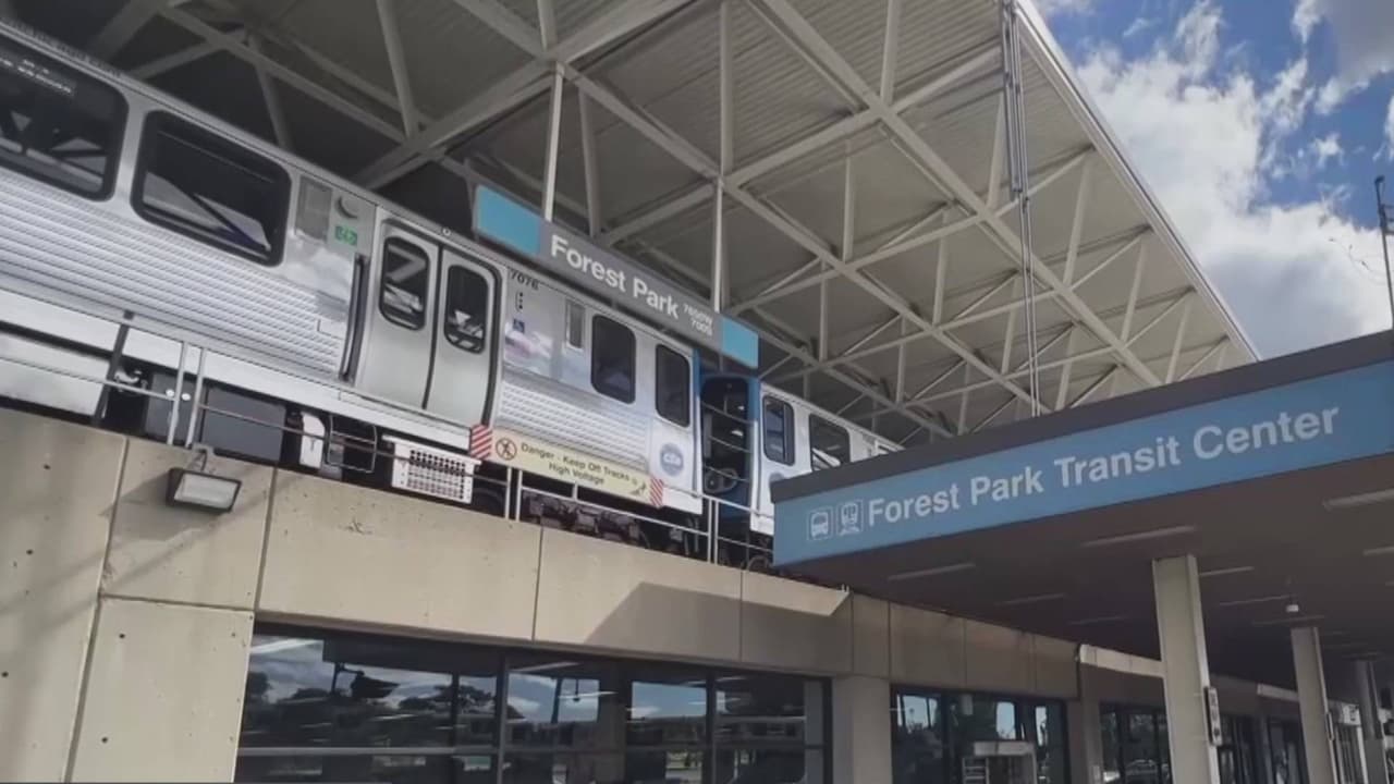 <i><b>"Es horrendo, queremos respuestas"</b></i>, manifestó la Fiscal estatal del Condado Cook, Kim Foxx, 
<a href="https://www.univision.com/local/chicago-wgbo/revelan-foto-rhanni-davis-acusado-asesinato-multiple-cta-forest-park-chicago" target="_blank">durante una conferencia de prensa</a> realizada este martes en Forest Park. Por ahora el hecho continúa bajo investigación y Davis está preso sin derecho a fianza.