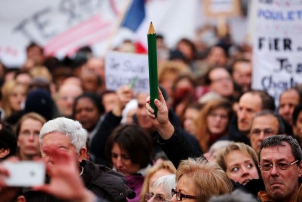 En esta imagen, los participantes caminan por el boulevar Voltaire en el mitin por la unidad. Este lugar se llenó también ante la gran cantidad de asistentes.