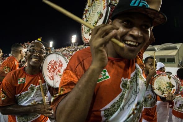 Aunque el corazón del Carnaval de Brasil está en Río de Janeiro, el espíritu de la fiesta también comenzó a tomar hoy las calles de otras ciudades del país, como Sao Paulo y Brasilia.