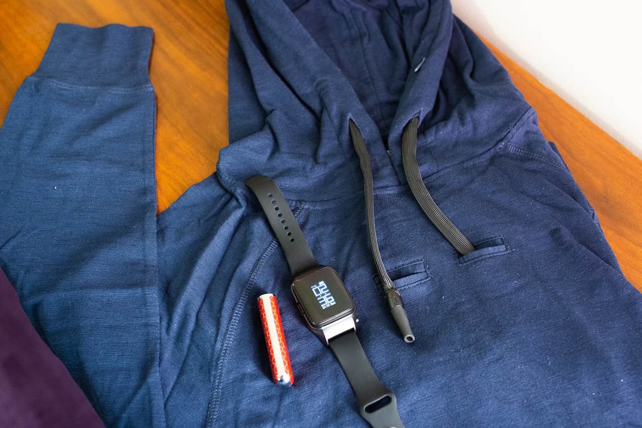 Un número creciente de productos camuflados, como una sudadera, un reloj o una unidad USB, permiten vapear discretamente.