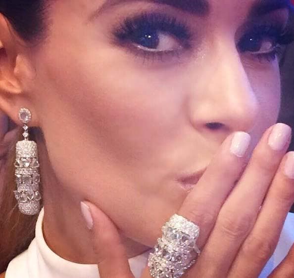 Galilea Montijo tiene debilidad por los aretes largos, este tipo de pendientes ayudan a alargar el rostro.