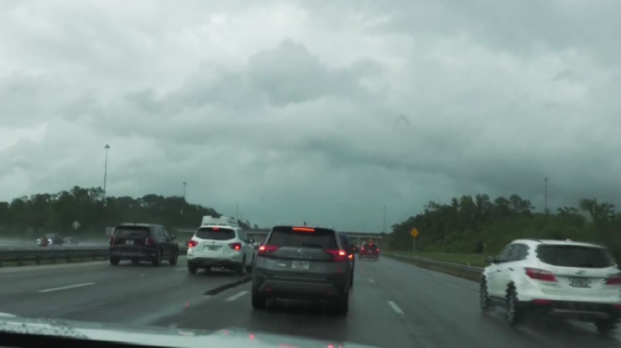 Fuertes lluvias complican tránsito en Florida Central: autoridades piden precaución al manejar