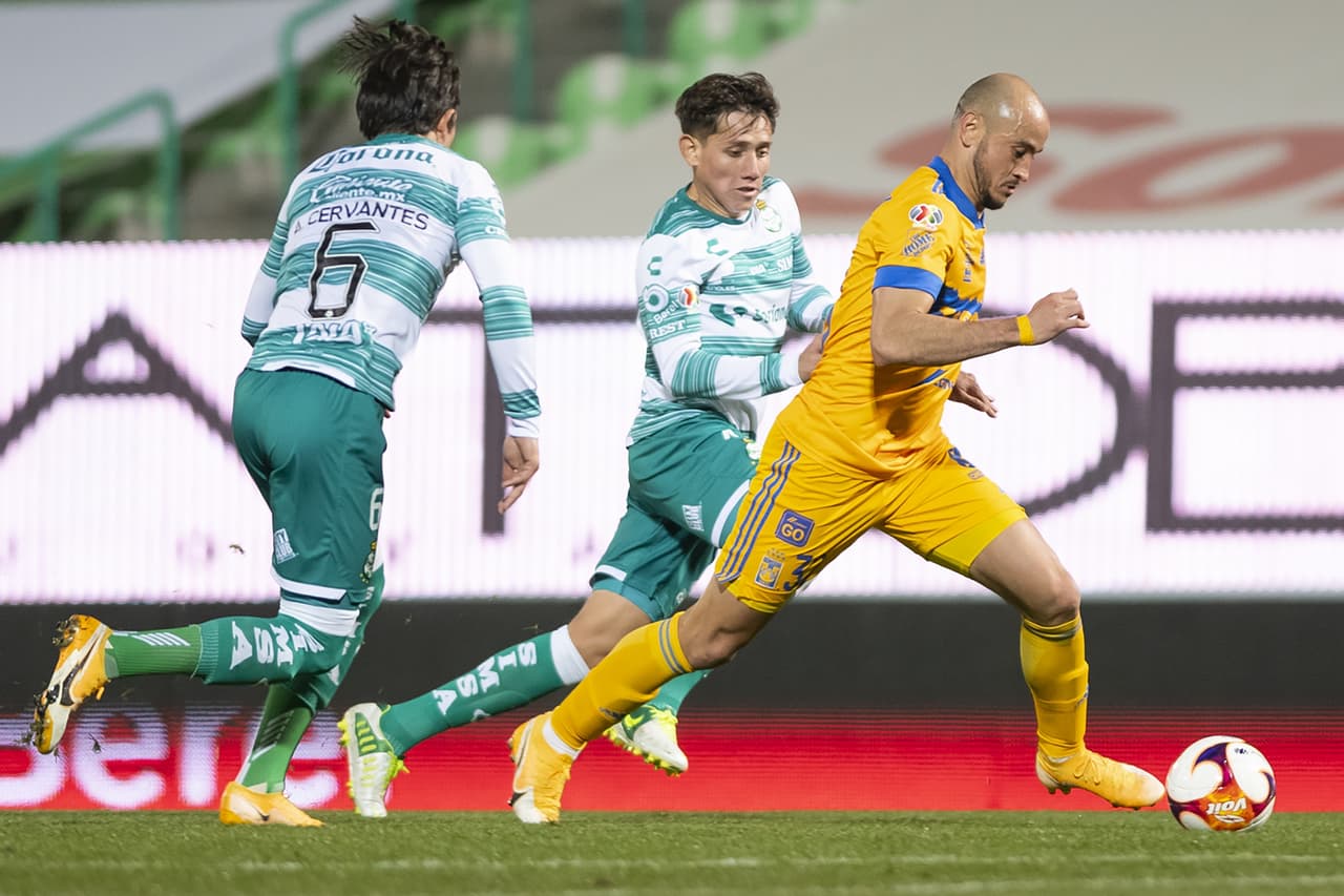 Juan Otero y Eduardo Aguirre son los encargados de la victoria a Santos 2-0 sobre los Tigres.