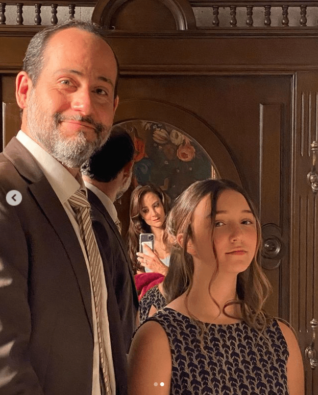 Marisol del Olmo confesó que le ha sido "muy lindo" trabajar al lado de la intérprete de 'Faby'. "Es esta niña cándida, inocente hasta cierto punto que llega a descubrir un mundo donde siento, desde mi punto de vista, que ella siente ser responsable por ser hija de quien es".
<br>