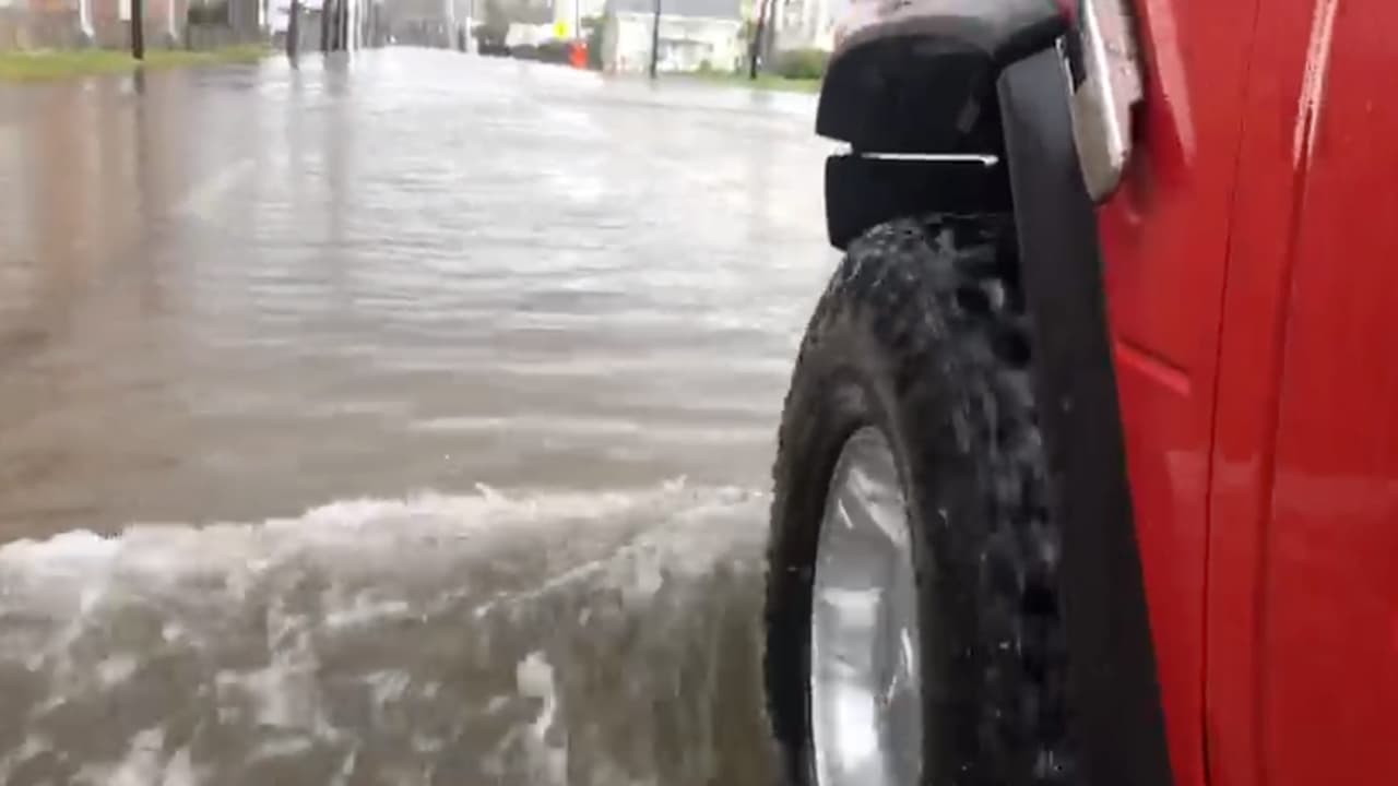Reportan el cierre de un área de la carretera 45 tras lluvias generadas por depresión tropical Beta