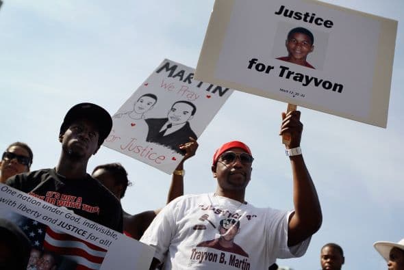 Febrero 26- El vigilante voluntario George Zimmerman da muerte de un tiro al adolescente Trayvon Martin en la ciudad de Sanford, centro de Florida. La muerte enciende el tema racial en Estados Unidos.