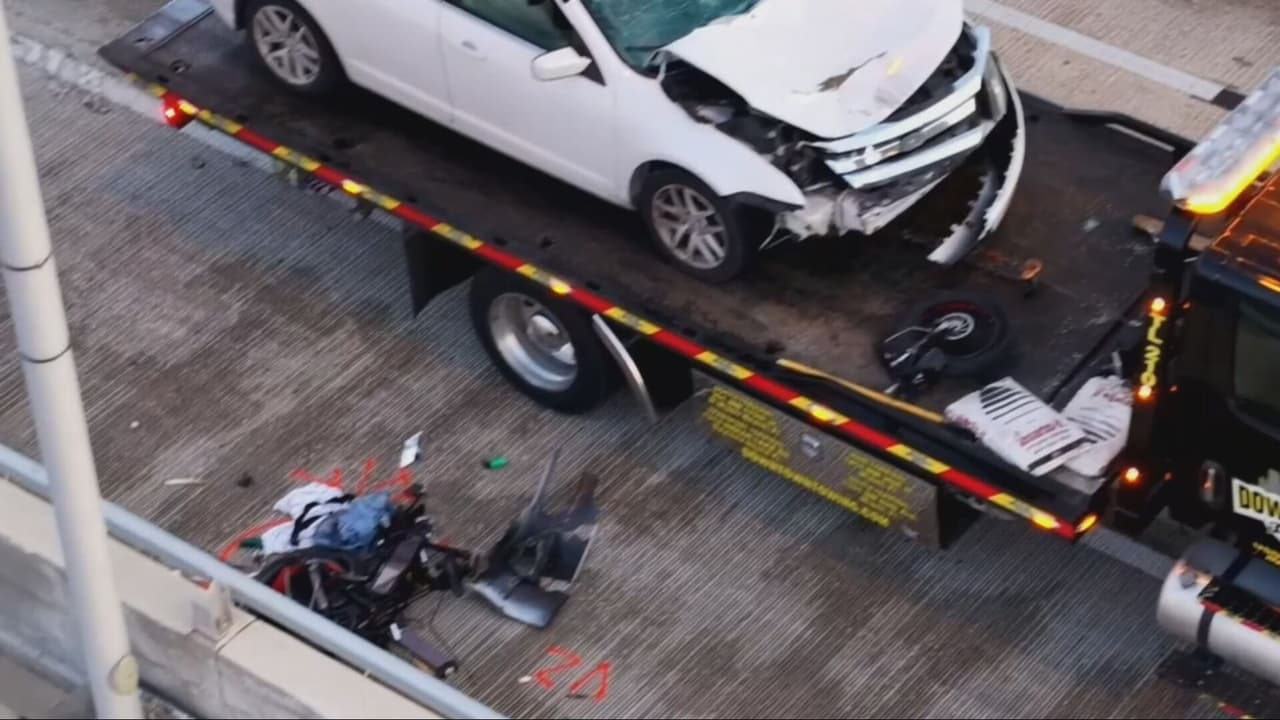 Un muerto y un herido tras choque de un carro con una bicicleta eléctrica en Miami
