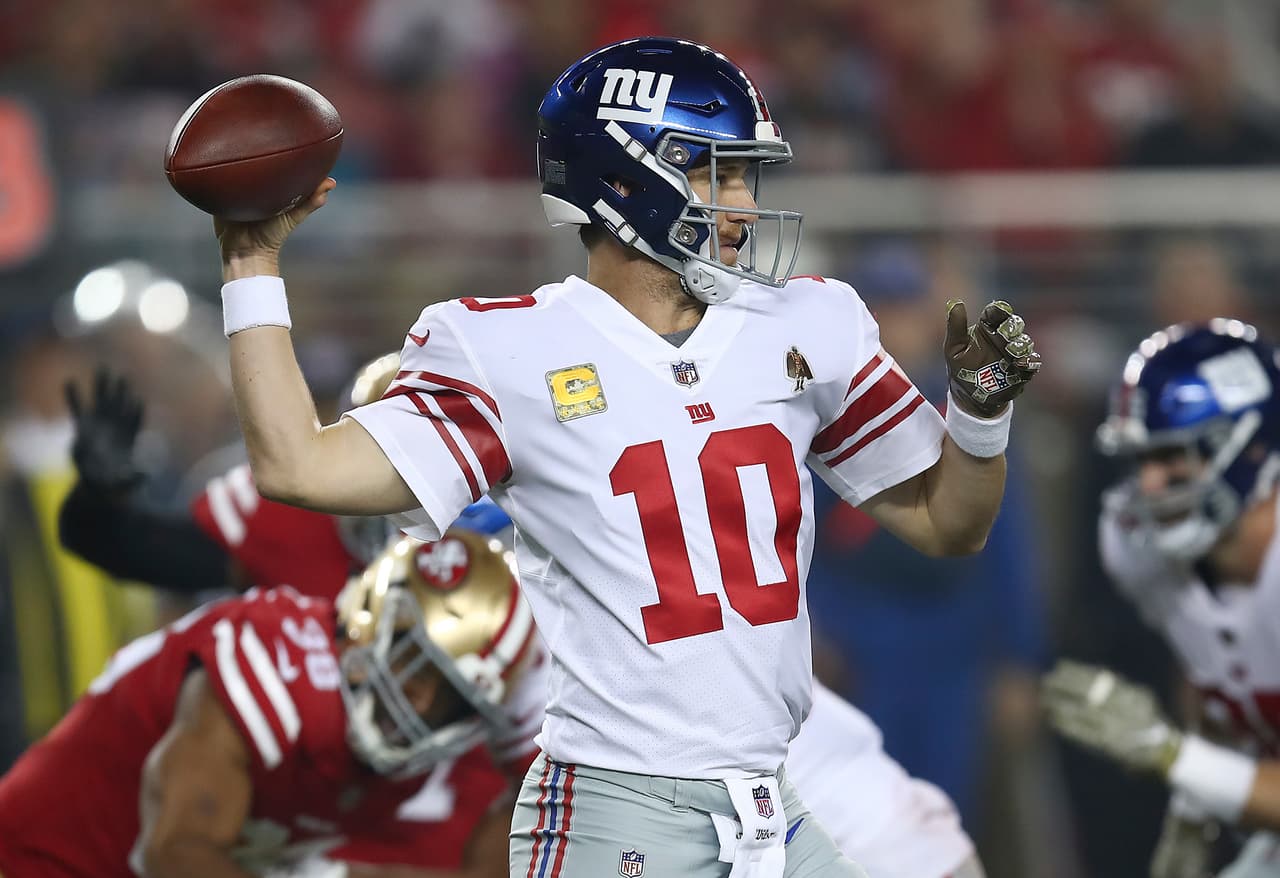 Eli Manning completó 19 de 31 pases para ganancia de 188 yardas con tres envíos a la zona prometida sin intercepciones y apenas una captura.