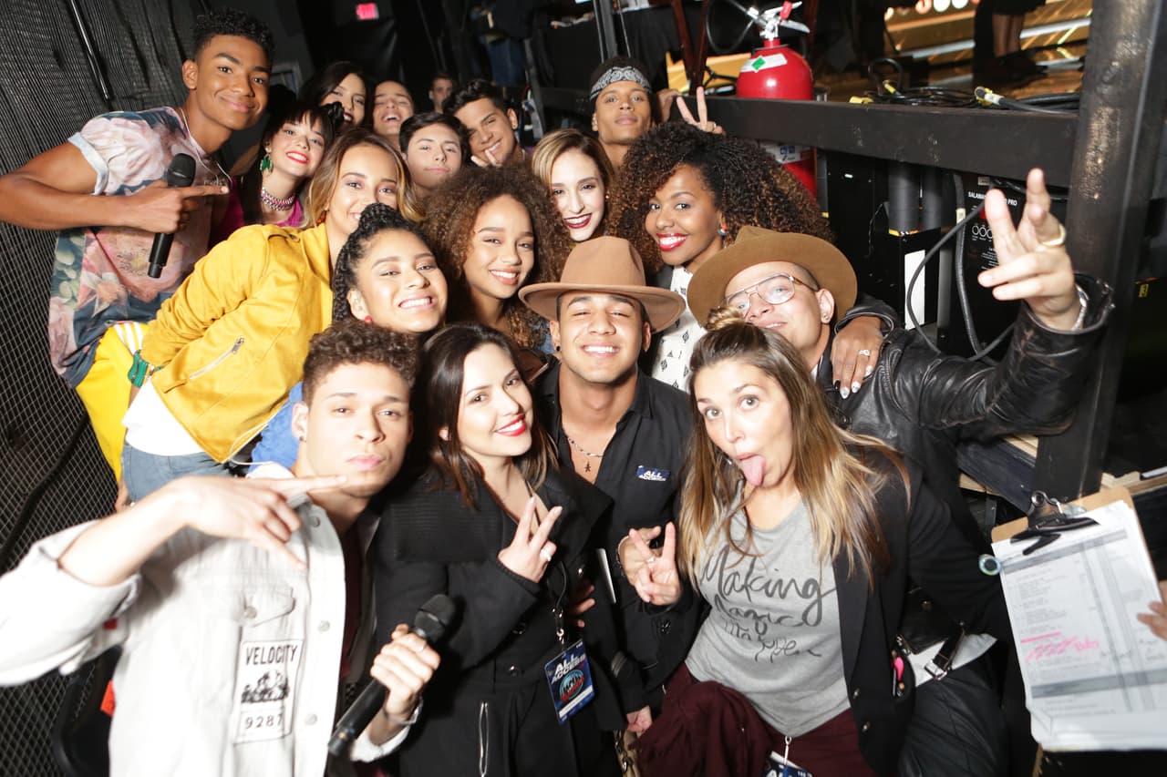 Entre abrazos y palabras de apoyo todos entraron felices a cantar.