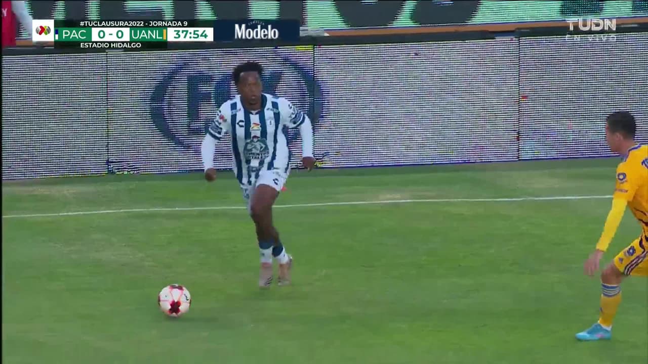 ¡TIRO ATAJADO! disparo por Daniel Aceves.