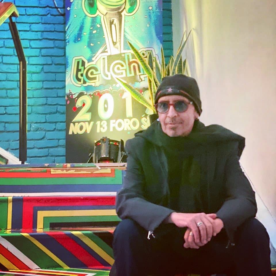 El productor mexicano comenzó con esta batalla desde que fue diagnosticado con cáncer en septiembre de 2017, cuando incluso le habían dado una
<b><a href="https://www.univision.com/entretenimiento/le-dieron-un-ano-de-vida-asi-ha-vivido-memo-del-bosque-su-batalla-contra-el-cancer">expectativa de vida</a></b> de solo un año.