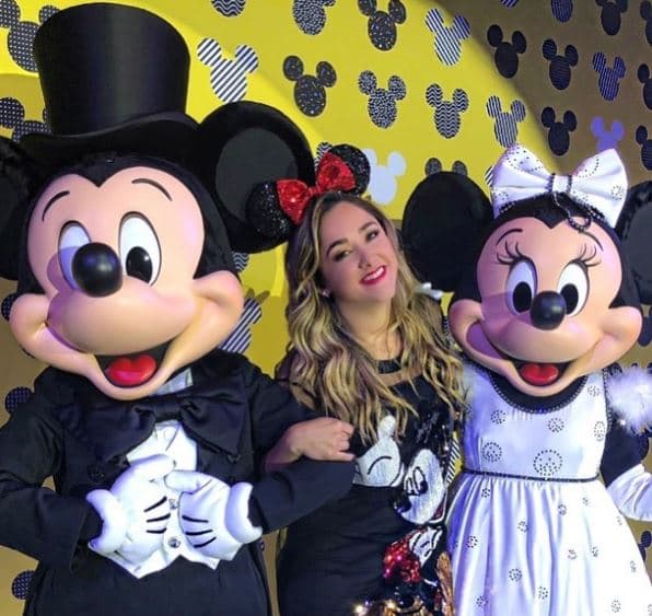 "Estoy contenta. En este momento me la estoy llevando con mucha calma y creo que como niñas, también es importante darnos el espacio para que nos enamoren y para que nos recuerden lo hermosas que somos, y lo valiosas que somos y nos estamos conociendo.", afirmó la actriz.