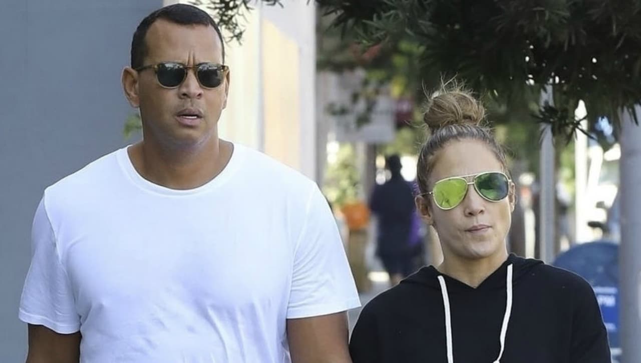 Jennifer López no está enojada con A-Rod... al menos en las redes sociales 