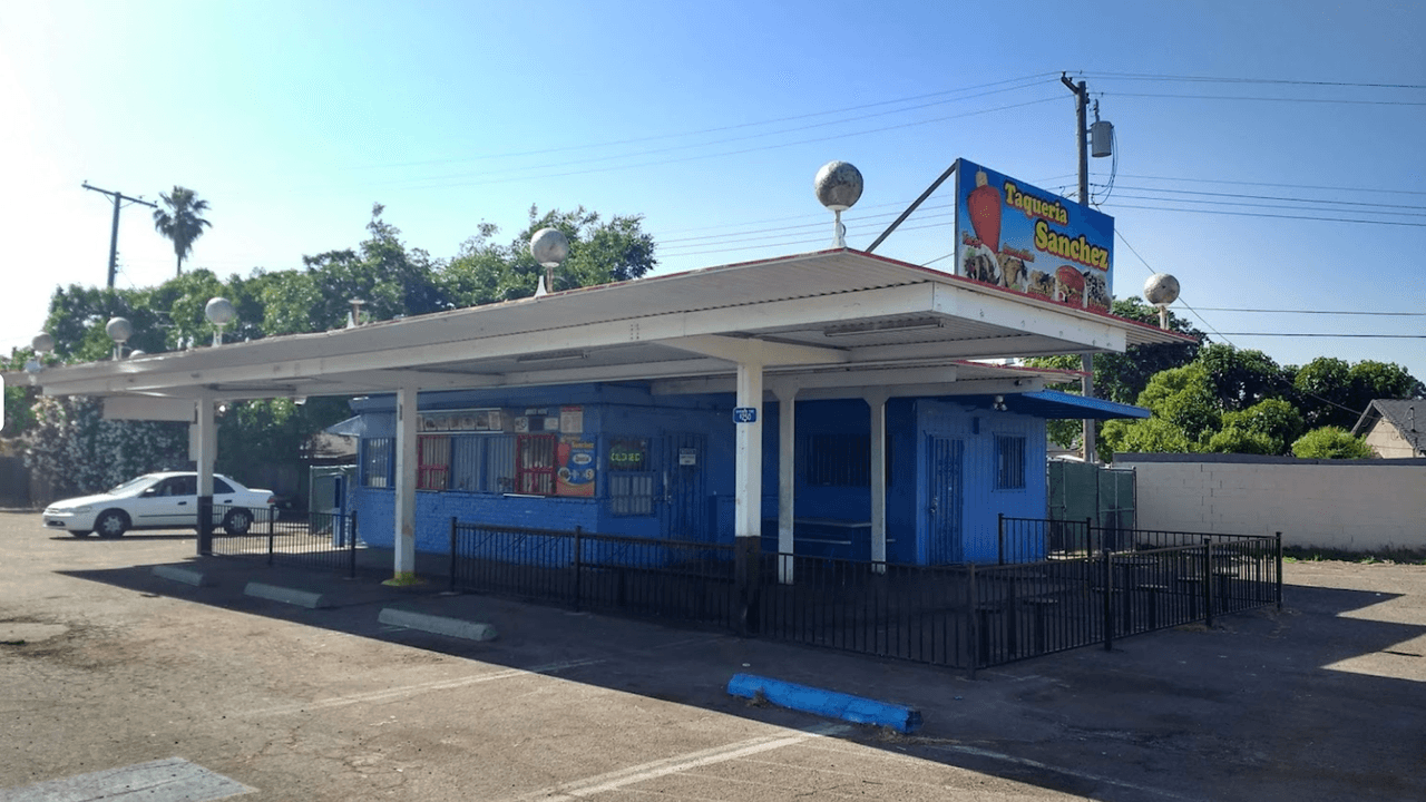 <h3 class="cms-H3-H3">Taquería Sánchez</h3>
<br>La especialidad de este lugar son los
<b> tacos al pastor,</b> por esto se ubica en la segunda posición de la clasificación. También ofrece tortas, quesadillas y burritos de asada, chorizo, pollo entre otros.