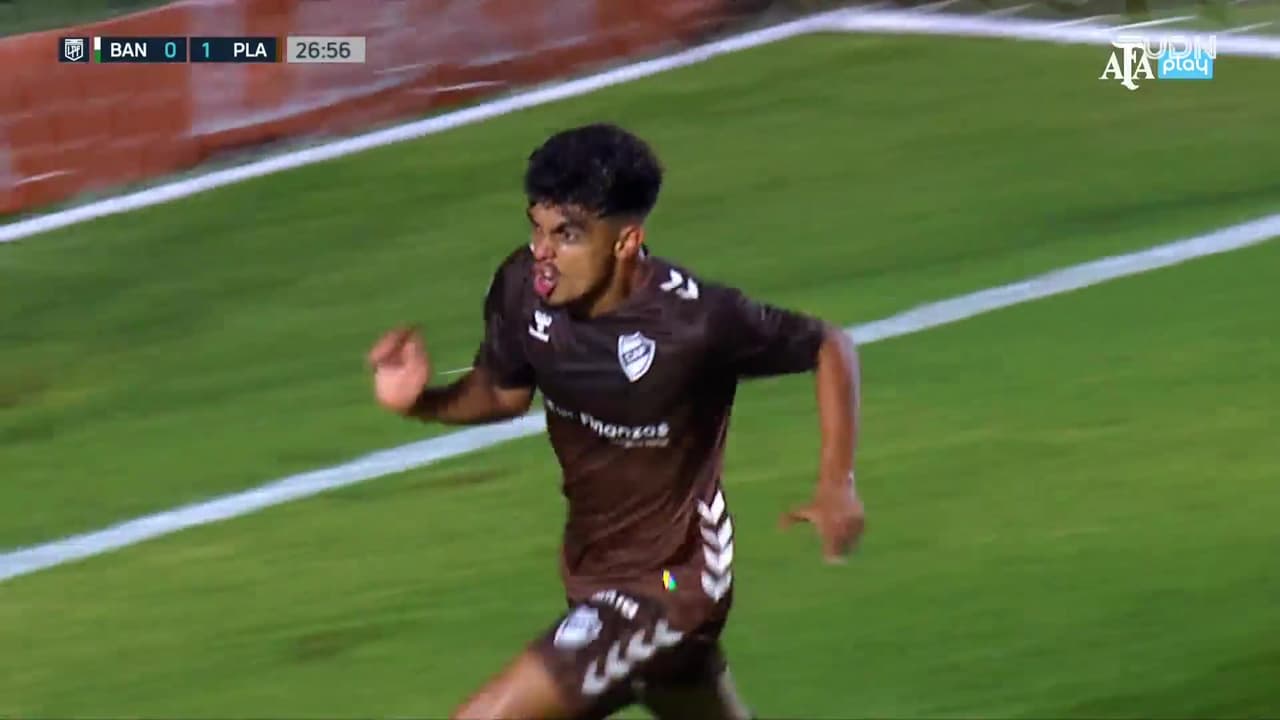 Doble error de Banfield y Ronaldo Martínez le cobra para el 0-2