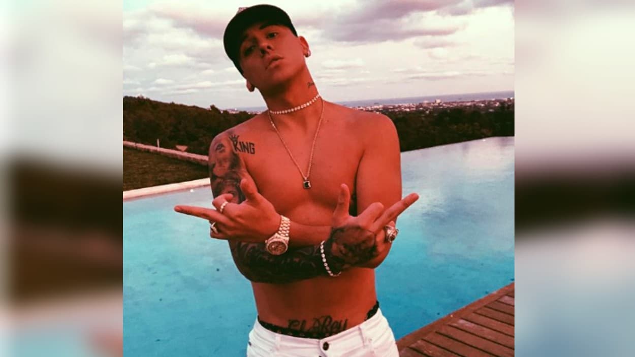 Queda libre el reggaetonero Kevin Roldán, acusado de secuestrar, violar y golpear a su pareja