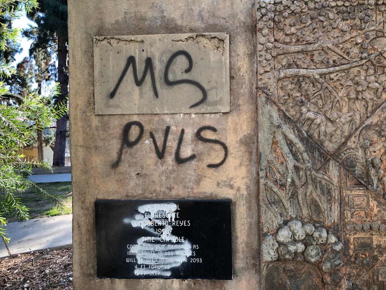 Pinta de la Mara Salvatrucha en el parque MacArthur de Los Ángeles.