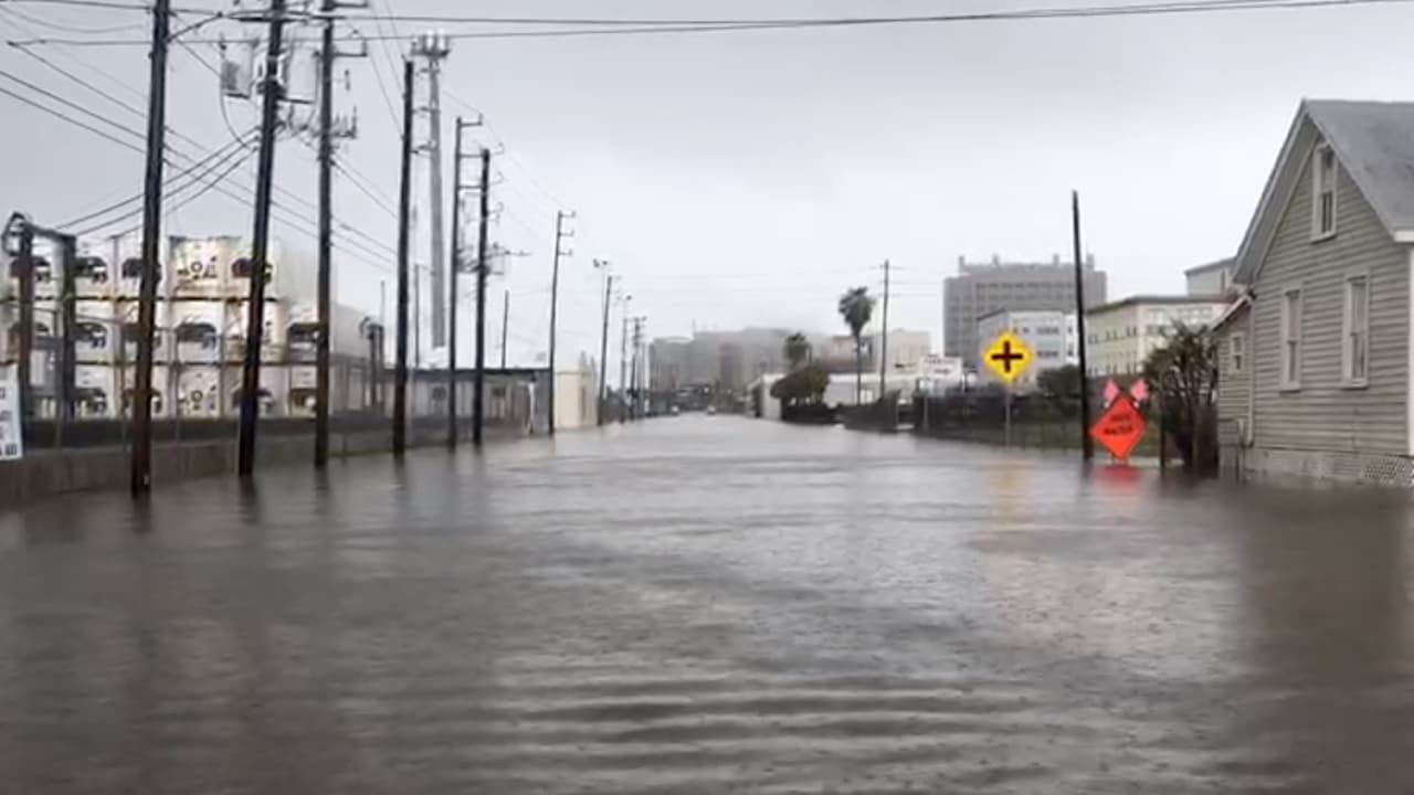 Galveston ISD canceló clases el lunes, martes y miércoles. por el paso del fenómeno meteorológico.