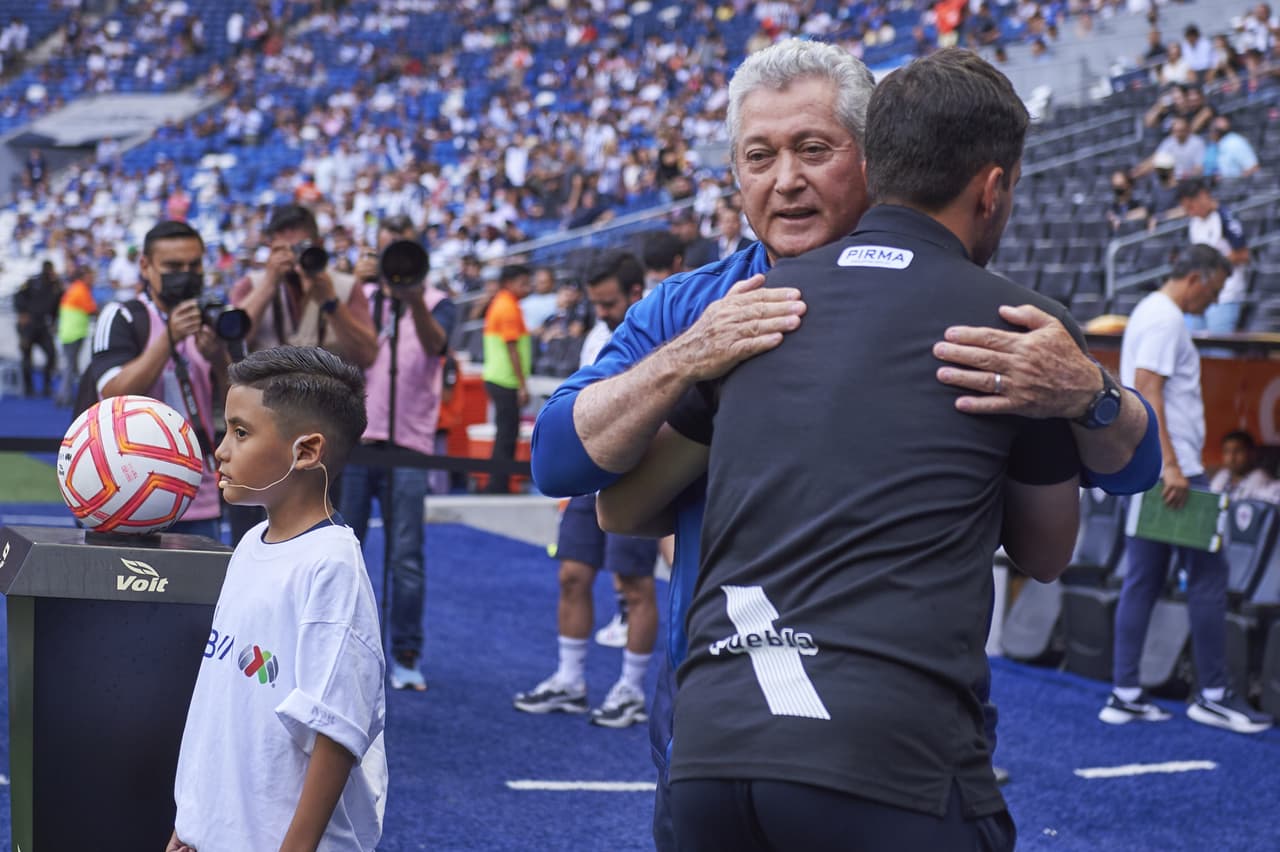 Rayados sigue en su buena racha y ahora venció a un Puebla que fue aguerrido pero que no tuvo reacción y de esa forma el equipo de Vucetich se mantiene en la cima del Apertura 2022 gracias al gol de Stefan Medina.