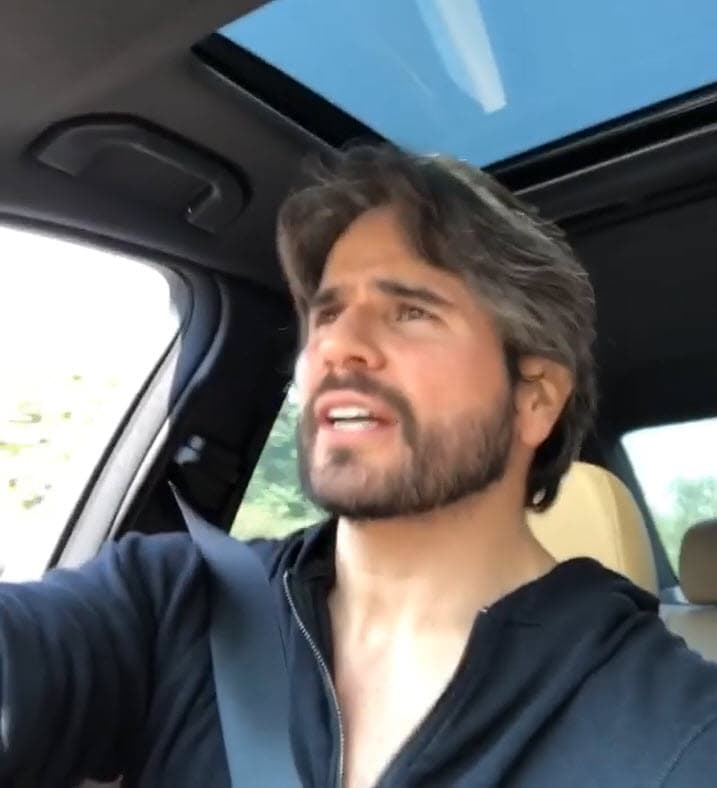 "Todos se quedan mirándome […] yo secándome el sudor, bajándole al estrés, porque 
<b>venía estresadísimo</b>", narró emocionado. 
<br>