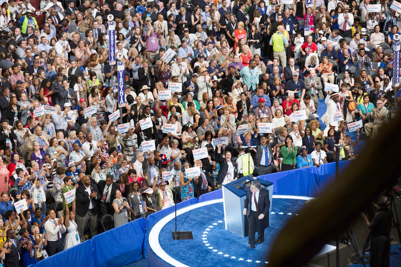 Una toma general del piso de la convención demócrata en Filadelfia.