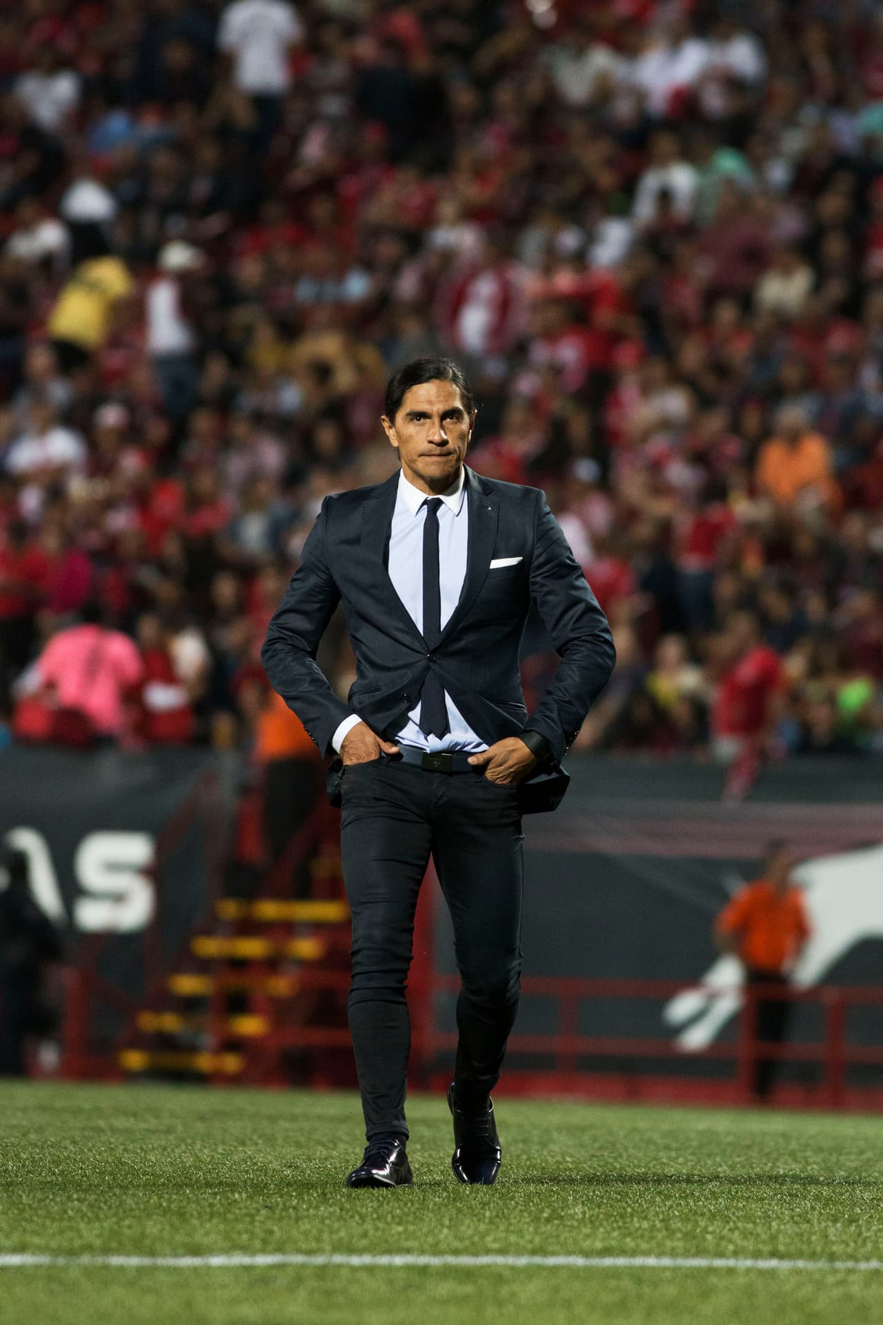 Conoce a la perfección el "teje y maneje" de una institución como la del Rebaño Sagrado y el trato diario con Jorge Vergara.