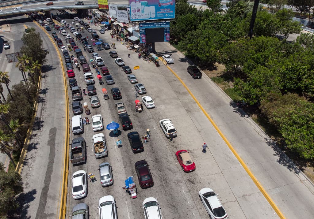Hasta 10 horas debieron esperar automovilistas en la frontera sur, pese a restricciones para viajes no esenciales