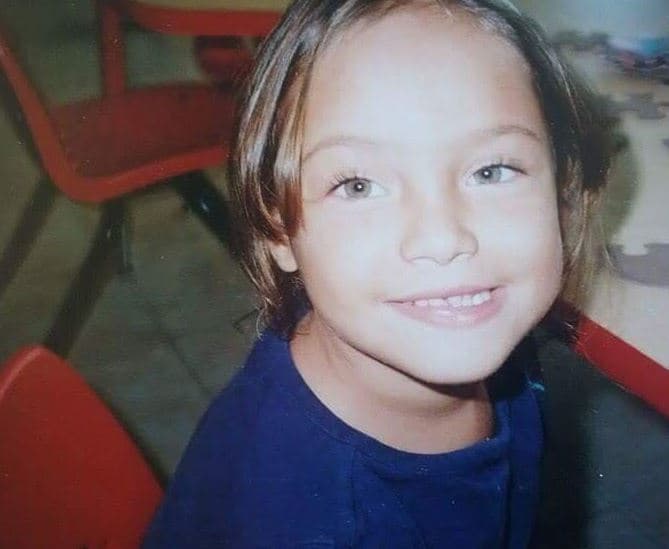 A los tres años fue adoptada y con orgullo comparte su experiencia.