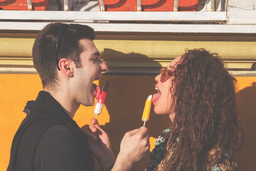 <b>Aries</b>
<br>Con el tránsito directo de Mercurio todo se revoluciona en tu signo ariano. En estos momentos ocurren situaciones que harán una gran diferencia en tu vida amorosa o social. Cualesquiera sean las dificultades que hayan surgido tendrás ahora el coraje y la inteligencia para sortearlas.
<br>