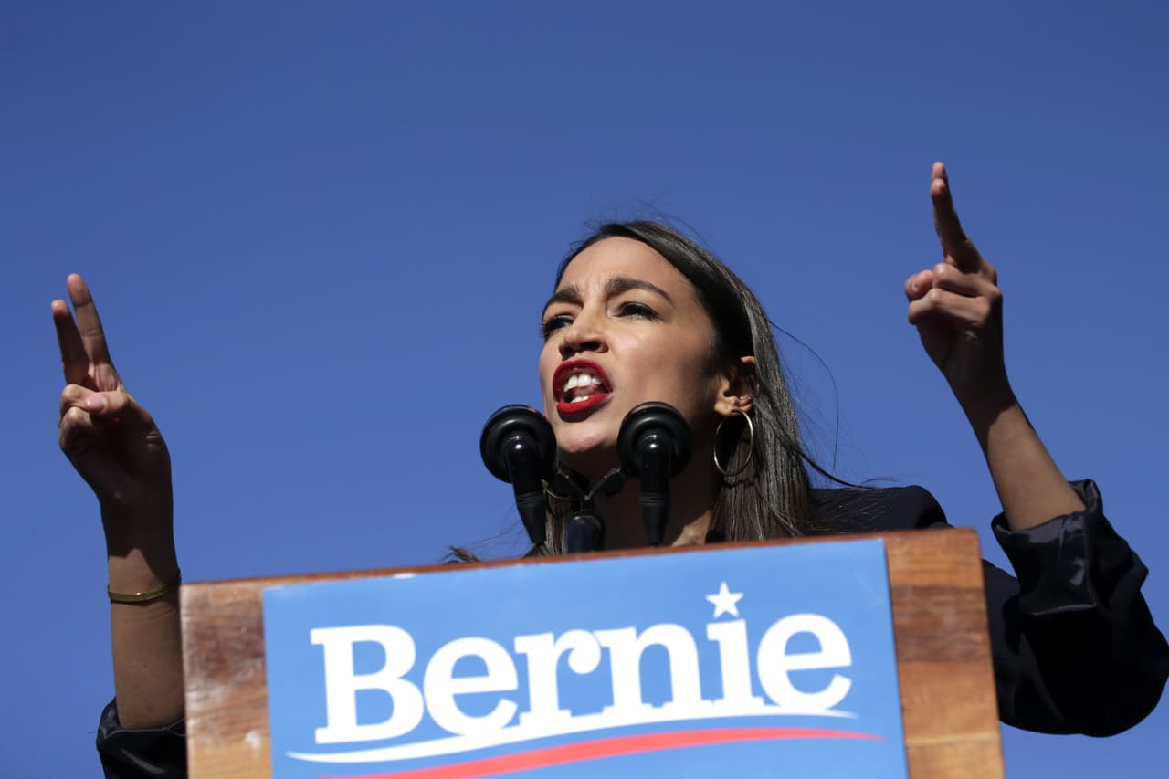 Alexandria Ocasio-Cortez hizo campaña para Sanders en el 2016, antes de lanzar su propia carrera política