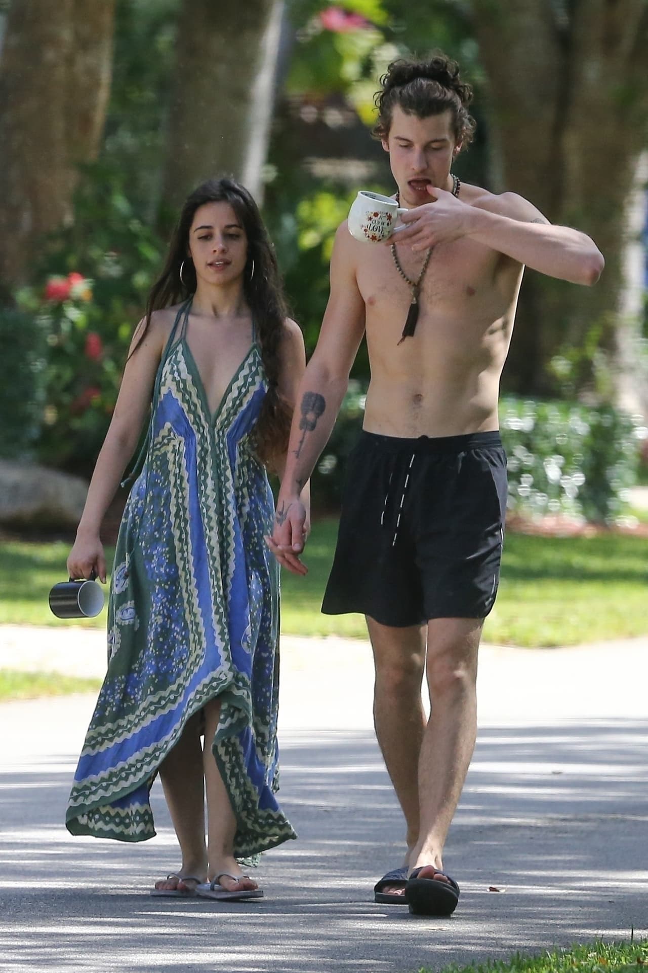 Al igual que al resto del mundo, a Camila Cabello y Shawn Mendes el coronavirus los tomó por sorpresa. Luego de que la cantante decidiera posponer su tour, fue vista tomándose un descanso de la cuarentena, en compañía de su pareja.