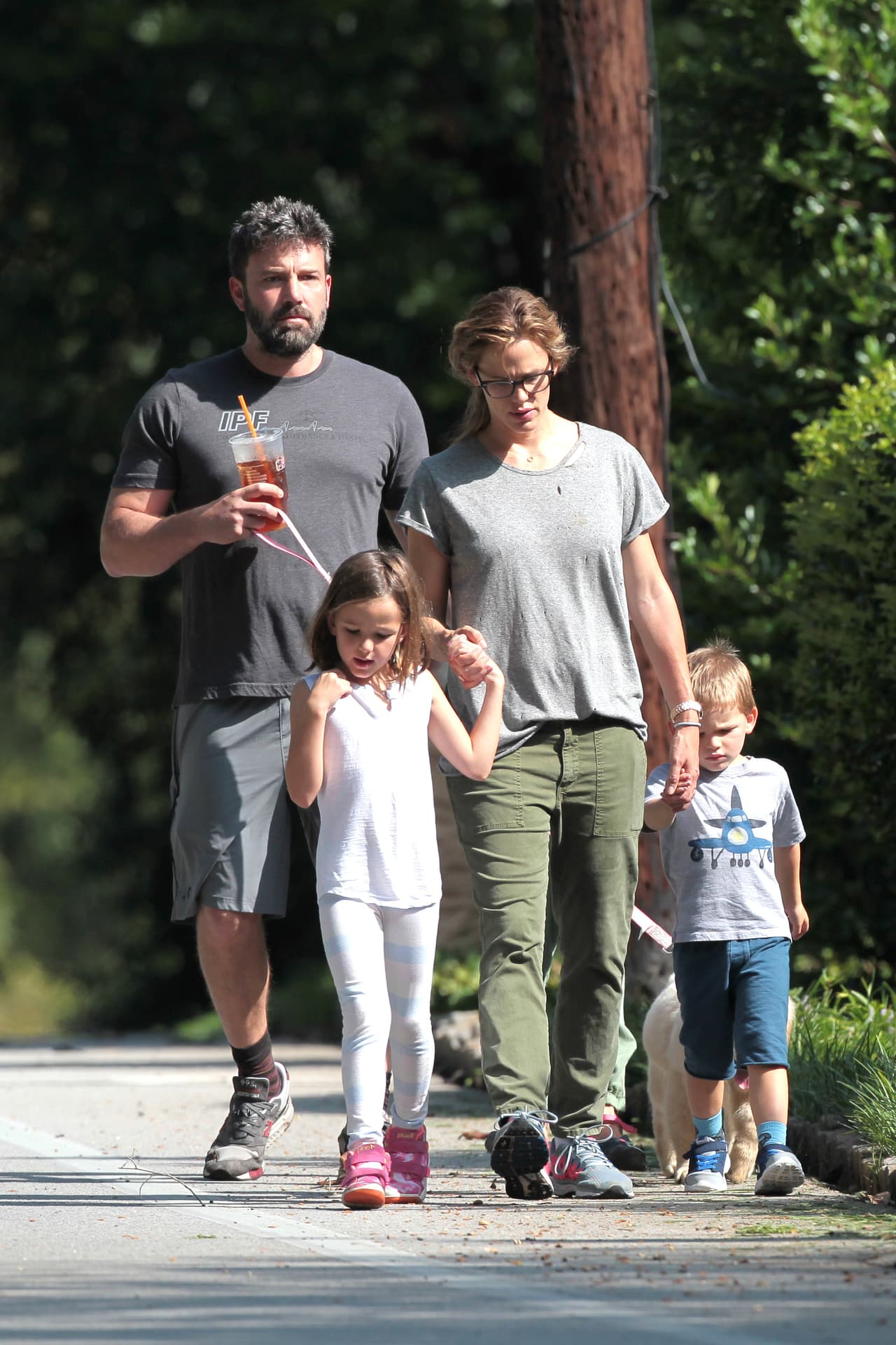 Así pasearon Ben y Jennifer Garner en familia hace unos cuantos días.