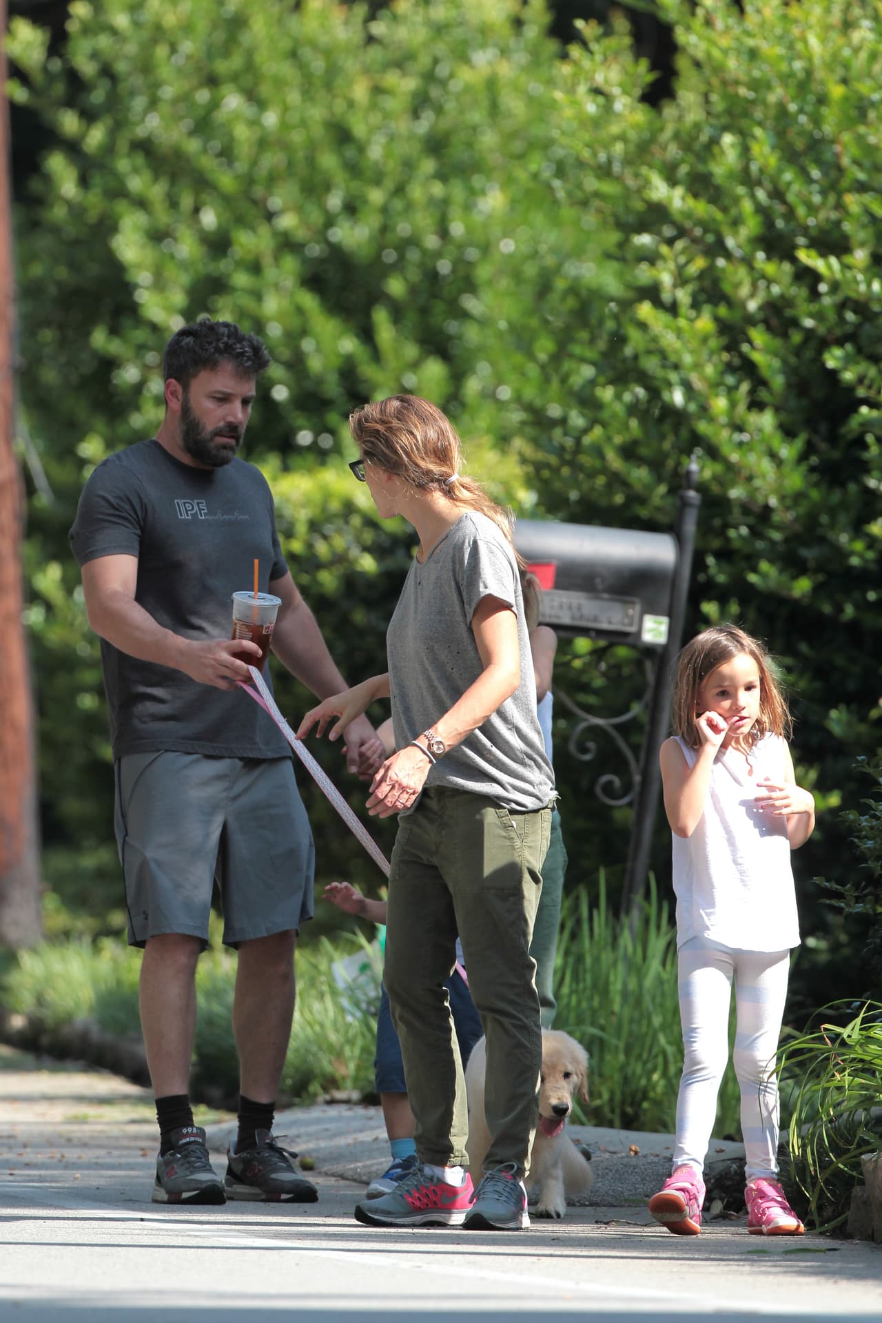 Así pasearon Ben y Jennifer Garner en familia hace unos cuantos días.