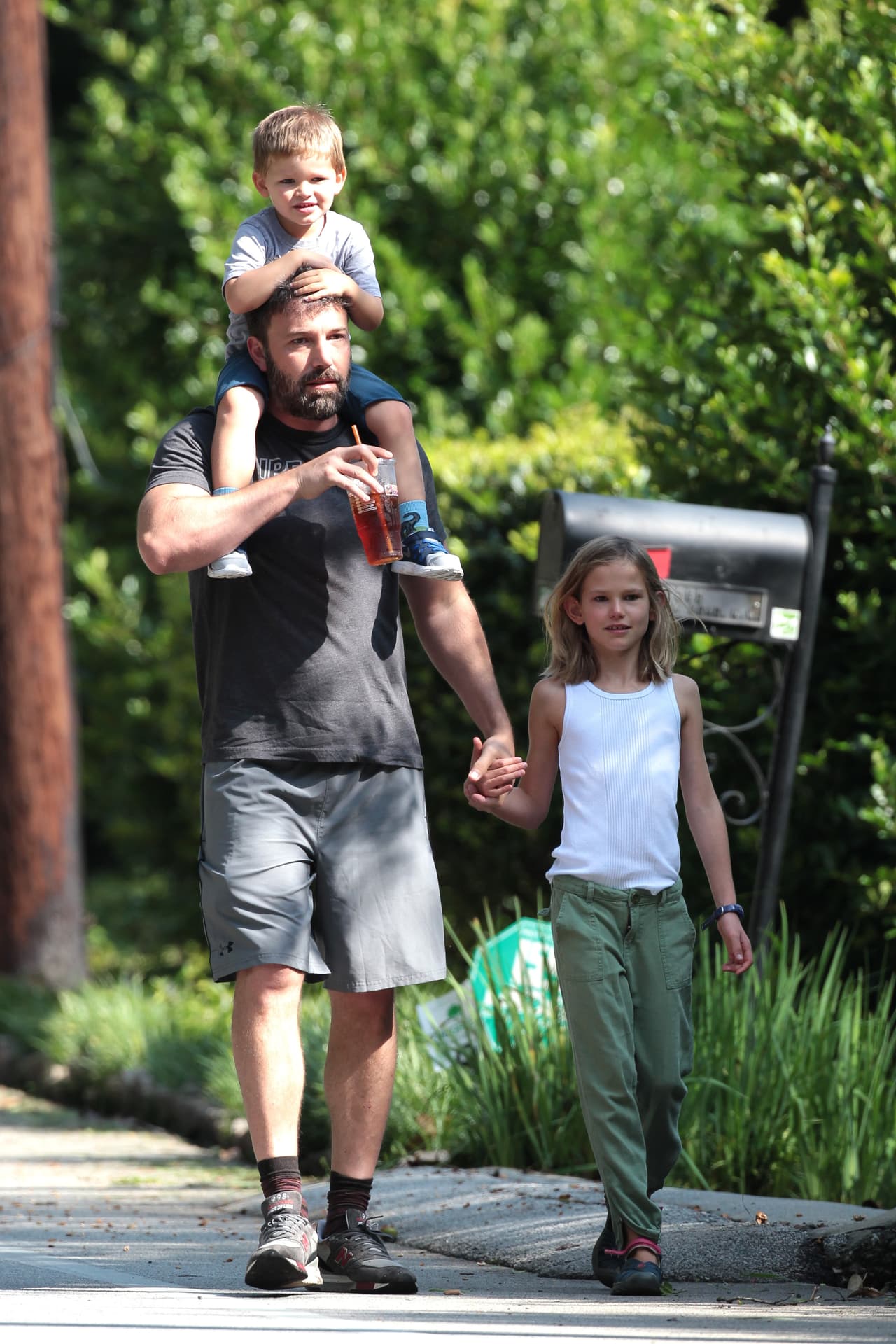 Así pasearon Ben y Jennifer Garner en familia hace unos cuantos días.