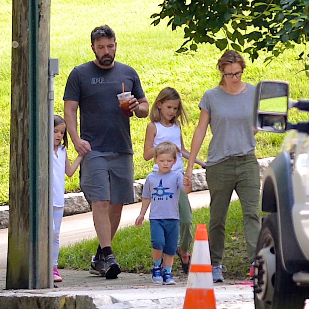 Así pasearon Ben y Jennifer Garner en familia hace unos cuantos días.