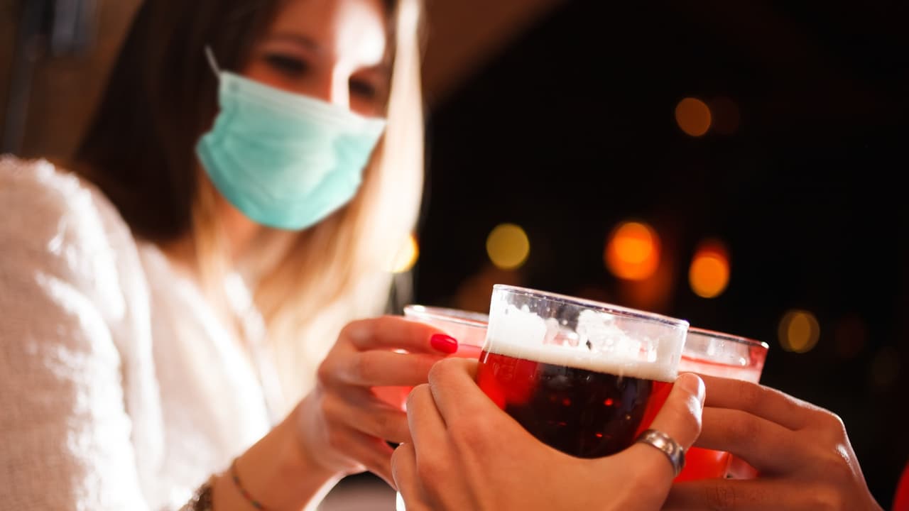 ¿Asistirás a una reunión? Sigue esta guía para no propagar el coronavirus durante el fin de semana feriado