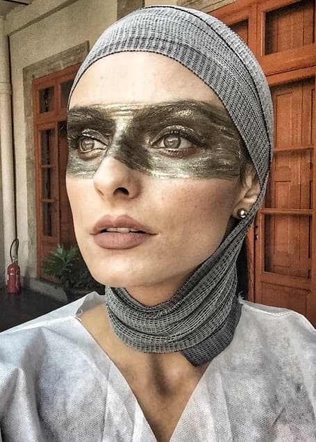 Con este atuendo futurista Aislinn Derbez nos sorprendió estos días.