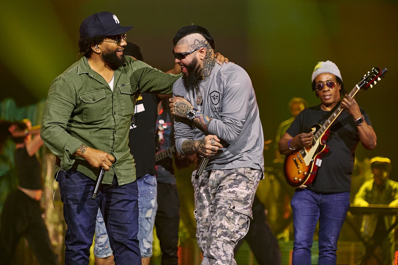 Farruko y Ky-Mani Marley en el día 2 de ensayos de Latin AMAs 2024