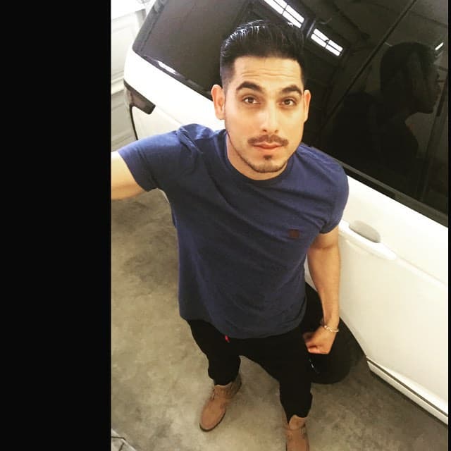 Y como siempre se preocupa por su apariencia, algunos fans incluso han asegurado que el cantante se hizo un injerto de barba y es por eso que luce más poblada.