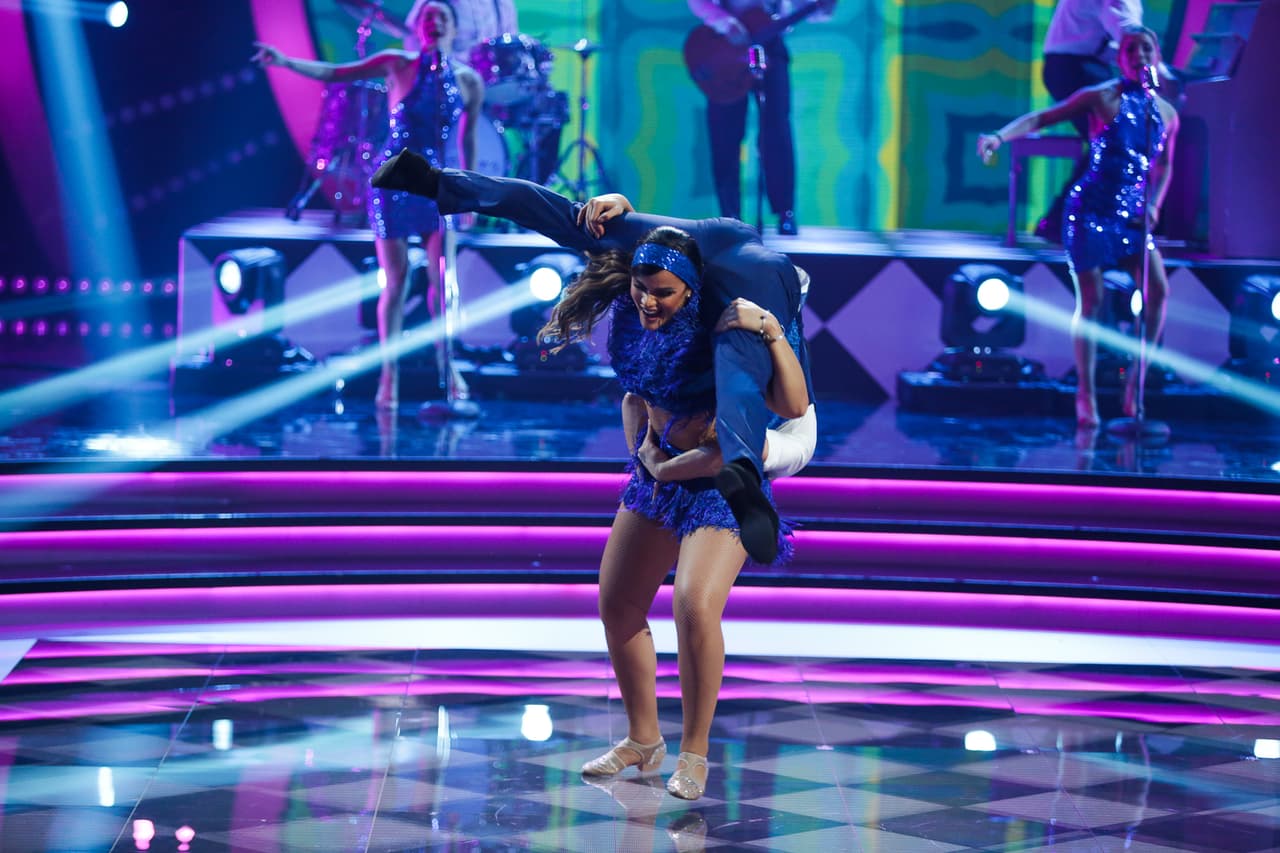 Una vez más, los jueces le pidieron poner atención en los finales de sus movimientos y en las líneas de sus piernas, que debe estirar más.