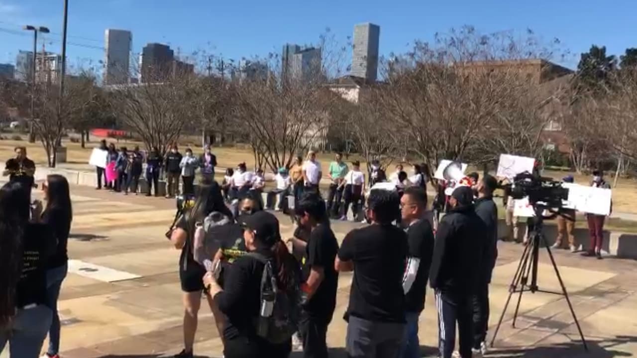 "No estamos exigiendo nada que no se nos haya prometido",
<b> </b>dijo Carlos Eduardo Espina, estudiante de derecho e 'influencer' en redes sociales
<b>.</b>