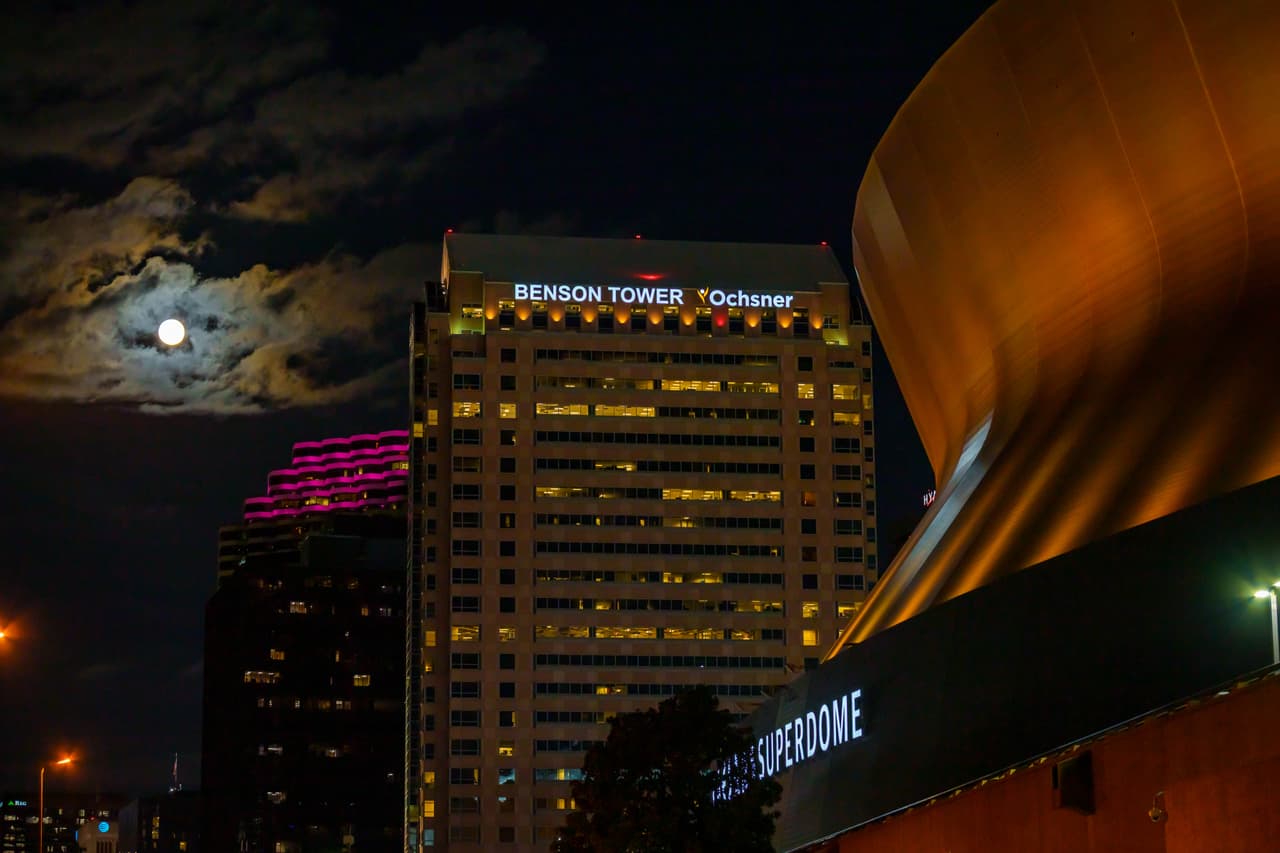 La luna en su plenitud vista desde Nueva Orleans.