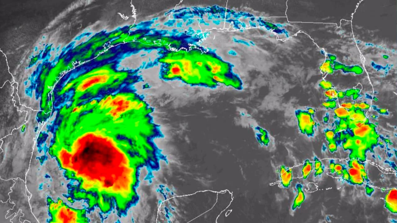 Tormenta tropical Nicholas se mueve despacio y podría impactar Texas en las próximas horas